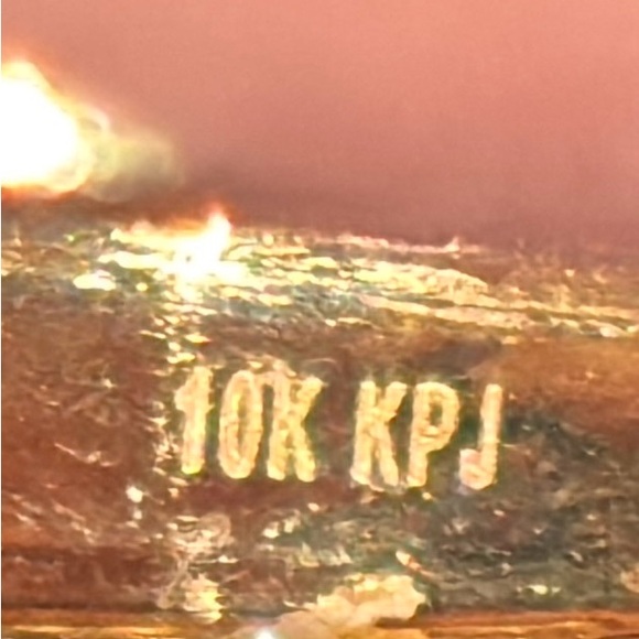 Gold ring - Picture 8 of 8